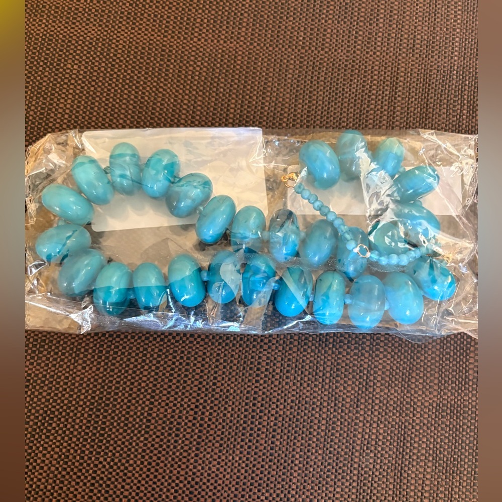 New Elegant Turquoise Blue Statement Beaded Resin Necklace - Picture 13 of 13
